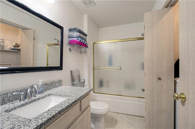 10631 E 46th Terrace, Kansas City, MO 64133