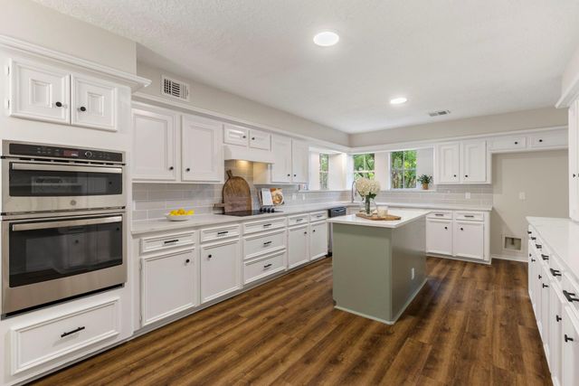 18 Mayfair Grove Court, The Woodlands, TX 77381