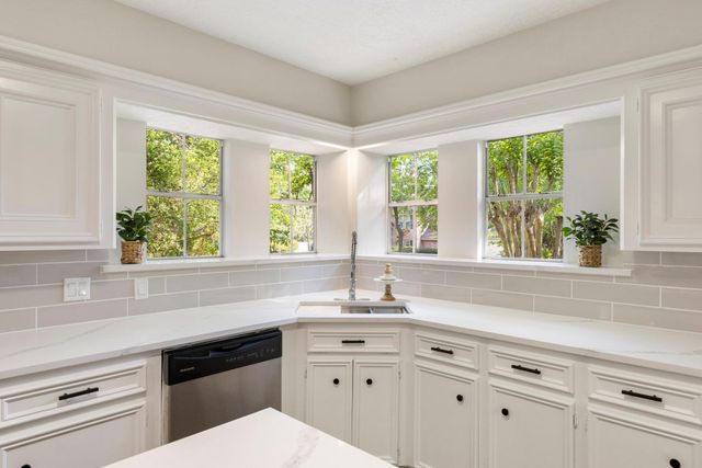 18 Mayfair Grove Court, The Woodlands, TX 77381