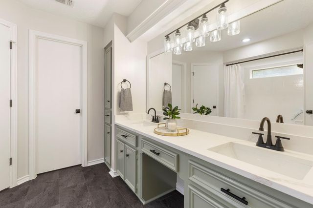 18 Mayfair Grove Court, The Woodlands, TX 77381