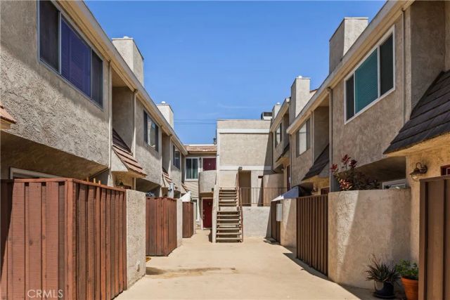 4230 Whitsett Avenue 6, Studio City, CA 91604