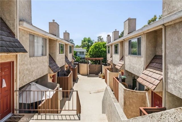 4230 Whitsett Avenue 6, Studio City, CA 91604