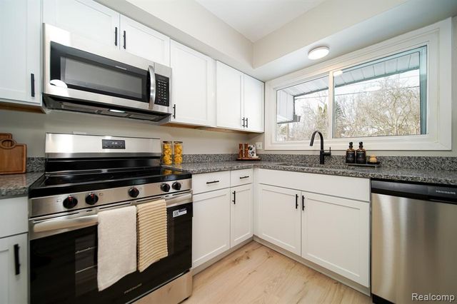 6578 Greene Haven Drive, Clarkston, MI 48348