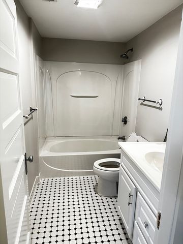 11 Wright St 1, Cambridge, MA 02138