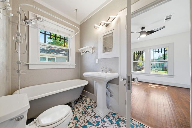 1111 Winston Street, Houston, TX 77009