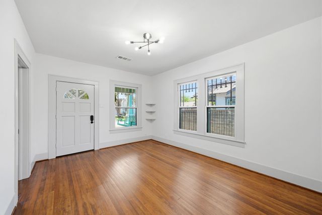 1111 Winston Street, Houston, TX 77009