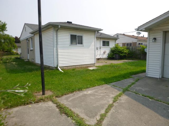 20110 Stafford Street, Clinton Township, MI 48035