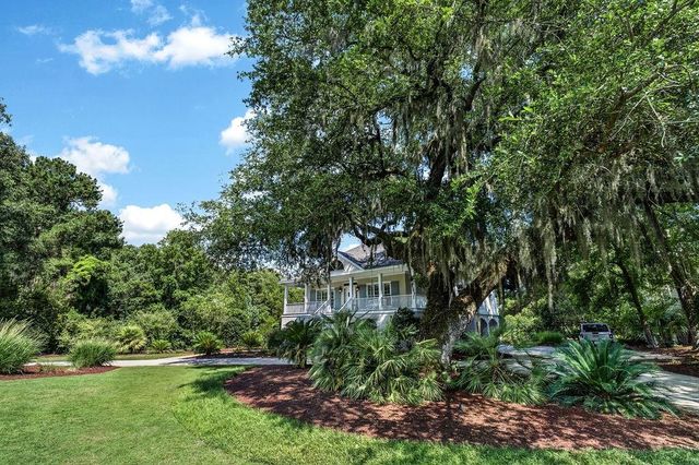 51 Shearwater Ct., Georgetown, SC 29440