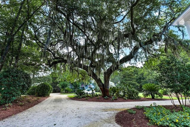 51 Shearwater Ct., Georgetown, SC 29440
