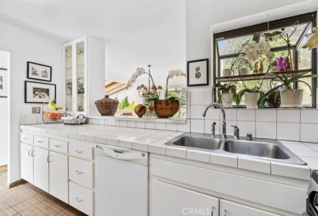 2842 Seabreeze Drive, Malibu, CA 90265