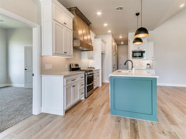 2801 Summit Hollow Circle, Norman, OK 73071