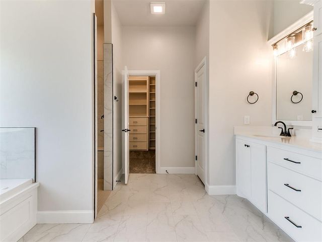 2801 Summit Hollow Circle, Norman, OK 73071