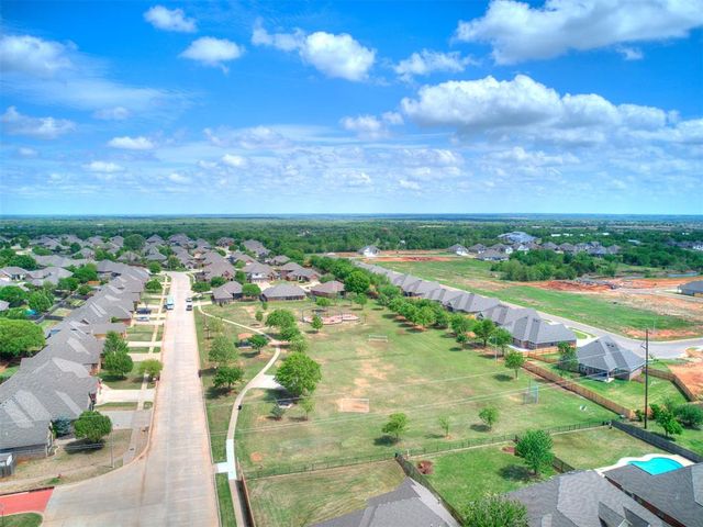 2801 Summit Hollow Circle, Norman, OK 73071