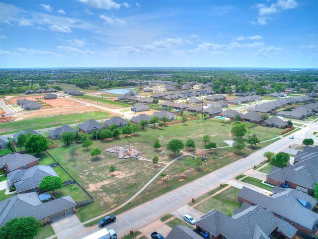 2801 Summit Hollow Circle, Norman, OK 73071