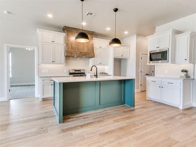 2801 Summit Hollow Circle, Norman, OK 73071