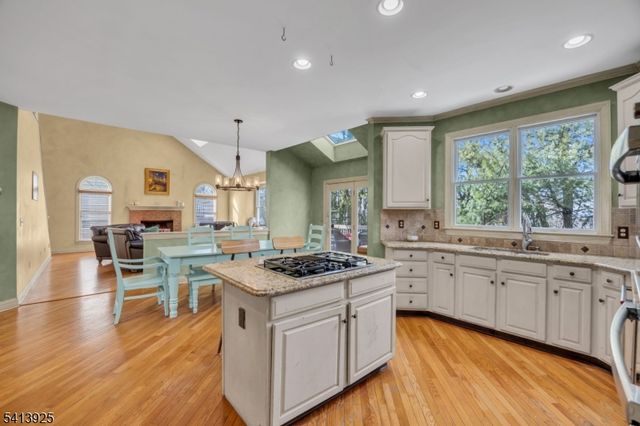 12 Sentinel Dr, Bernards Twp., NJ 07920