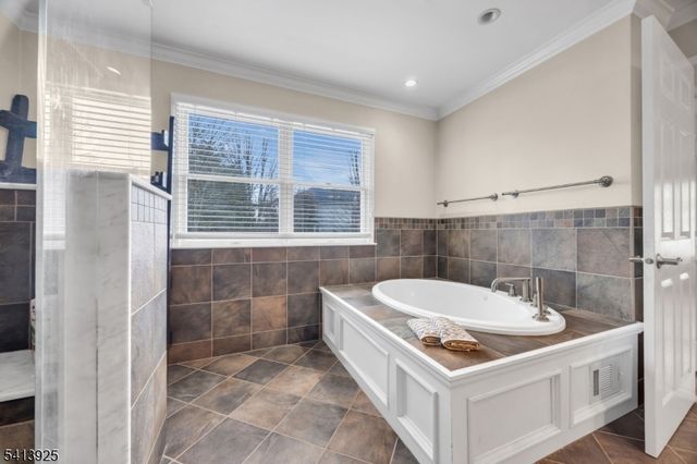 12 Sentinel Dr, Bernards Twp., NJ 07920