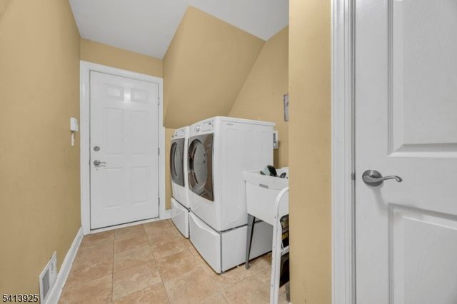 12 Sentinel Dr, Bernards Twp., NJ 07920