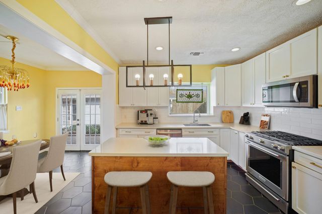 6449 Country Club Drive, Houston, TX 77023