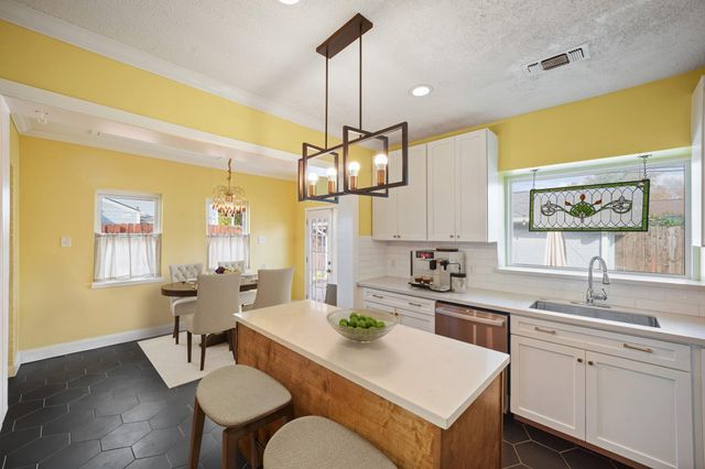 6449 Country Club Drive, Houston, TX 77023