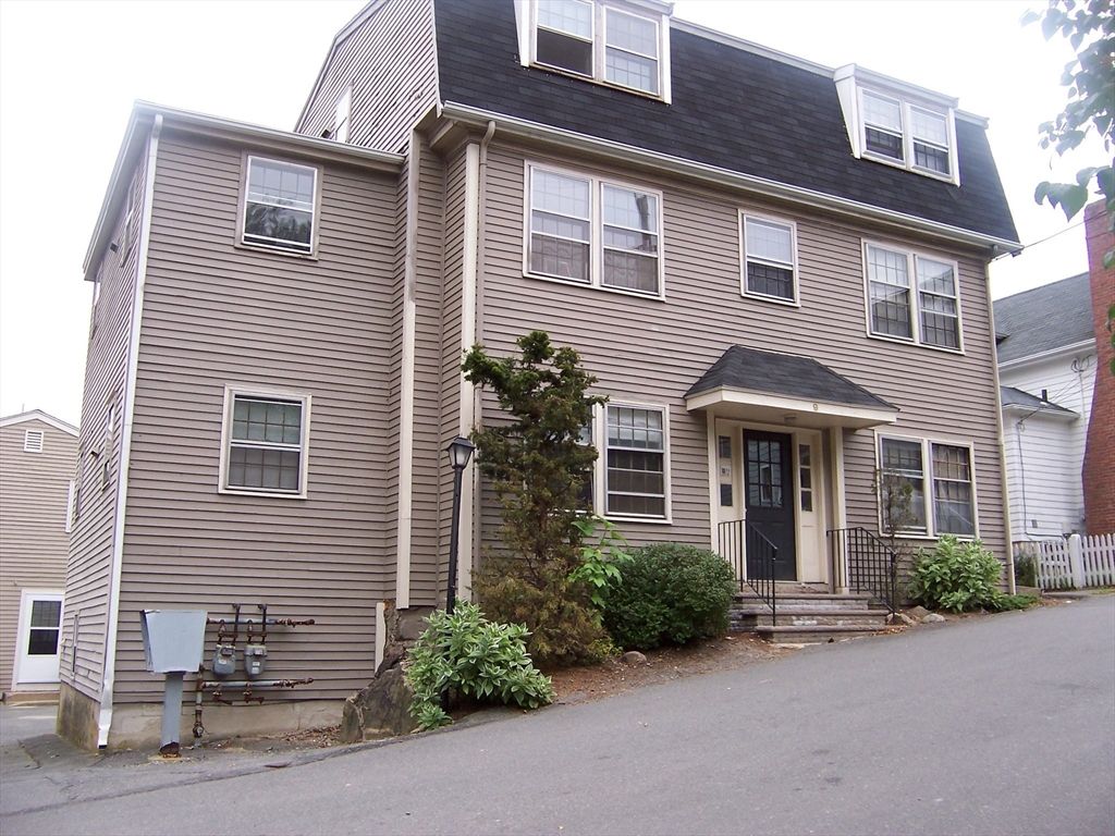 9 Hillside Avenue 4, Marblehead, MA 01945