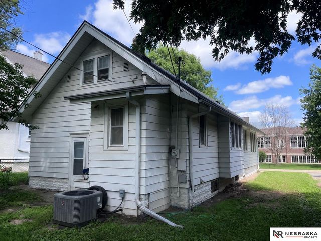 2808 N 45th Street, Omaha, NE 68104