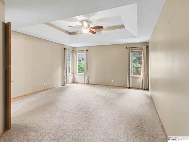 15367 Lake Circle, Omaha, NE 68116