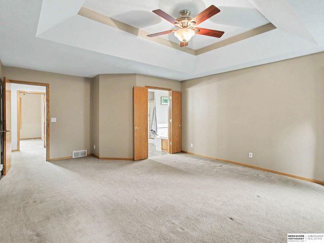 15367 Lake Circle, Omaha, NE 68116
