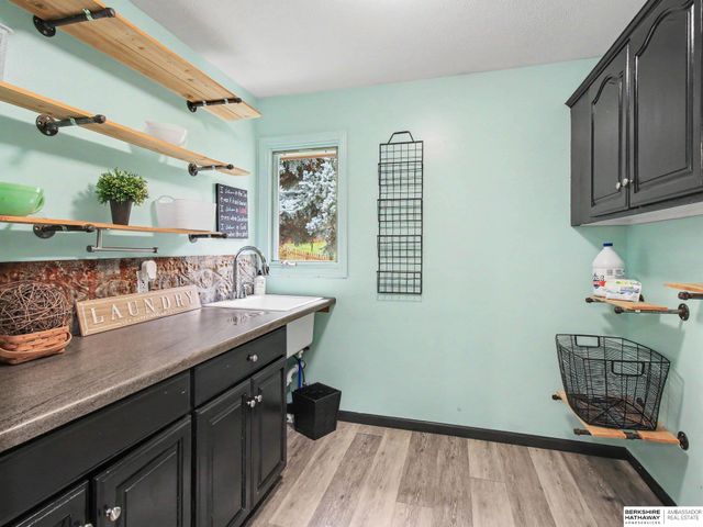 15367 Lake Circle, Omaha, NE 68116
