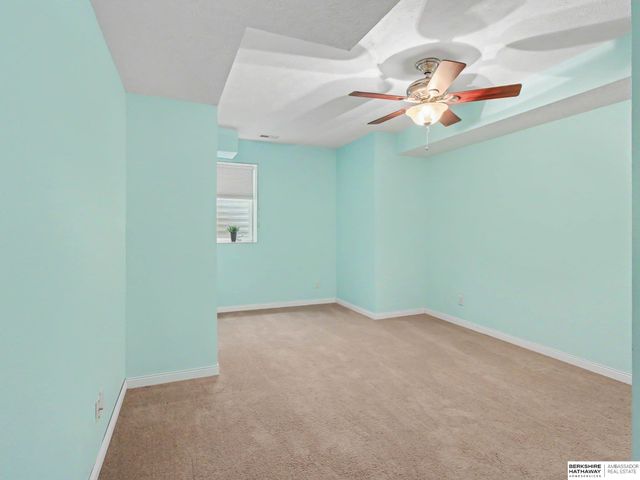15367 Lake Circle, Omaha, NE 68116