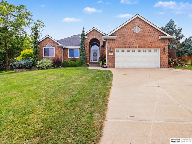 15367 Lake Circle, Omaha, NE 68116