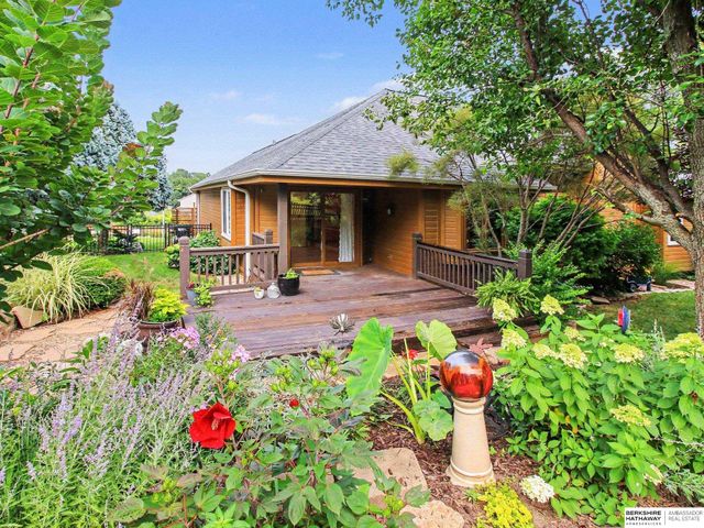 15367 Lake Circle, Omaha, NE 68116