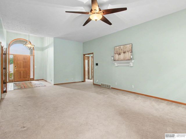 15367 Lake Circle, Omaha, NE 68116