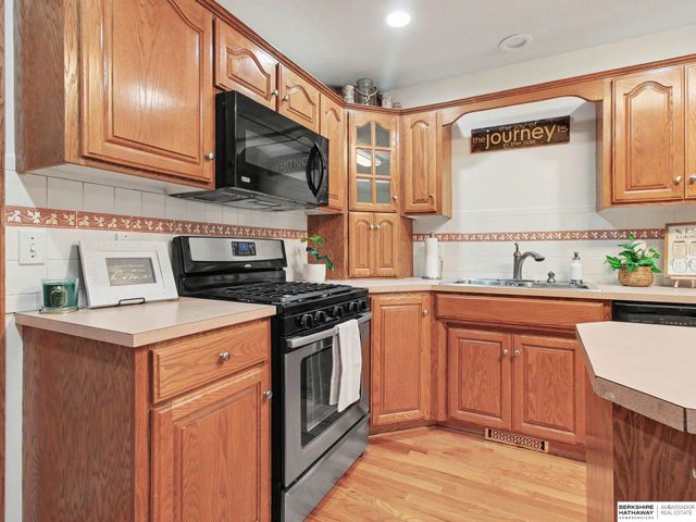 15367 Lake Circle, Omaha, NE 68116