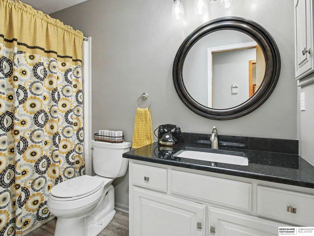 15367 Lake Circle, Omaha, NE 68116