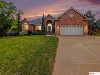 15367 Lake Circle, Omaha, NE 68116