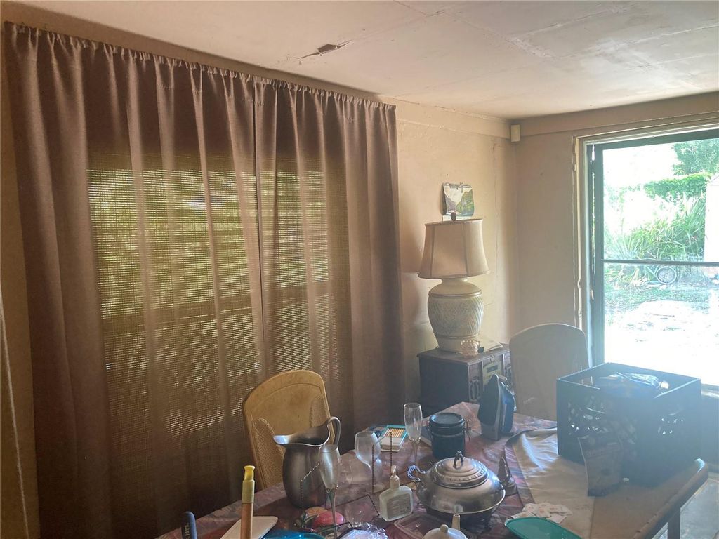 Image 10 of property listing at 1716 E CHELSEA STREET, Tampa, FL 33610