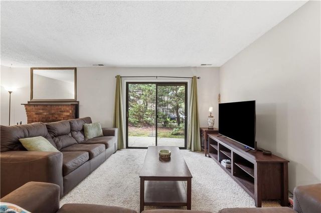 301 Village Lane B, Greensboro, NC 27409