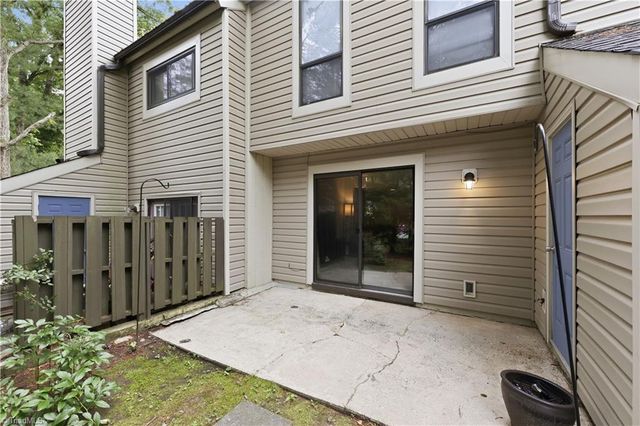 301 Village Lane B, Greensboro, NC 27409