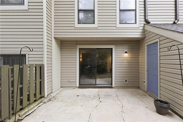 301 Village Lane B, Greensboro, NC 27409