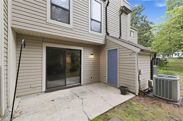 301 Village Lane B, Greensboro, NC 27409