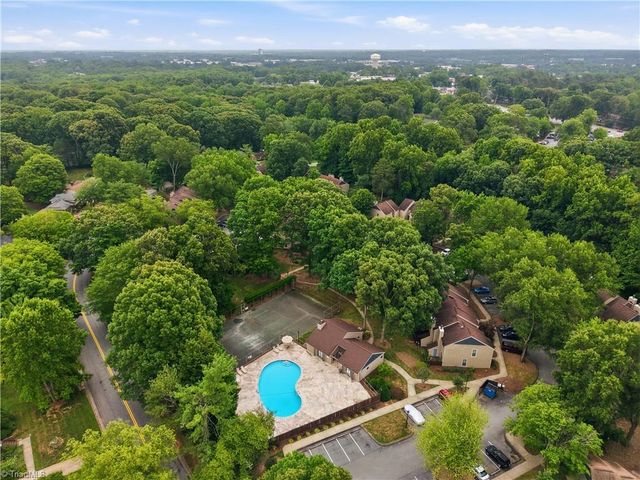 301 Village Lane B, Greensboro, NC 27409