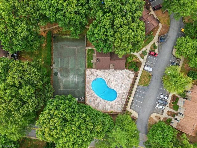 301 Village Lane B, Greensboro, NC 27409