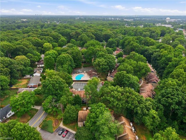 301 Village Lane B, Greensboro, NC 27409