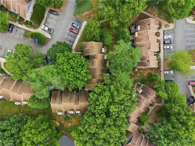 301 Village Lane B, Greensboro, NC 27409