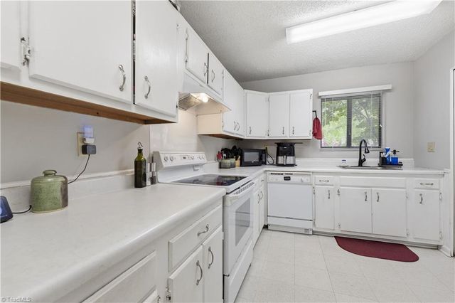 301 Village Lane B, Greensboro, NC 27409