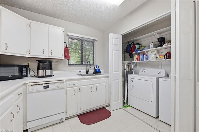 301 Village Lane B, Greensboro, NC 27409
