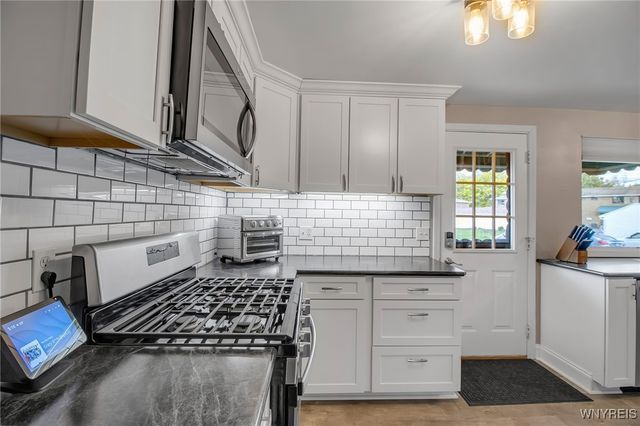 188 Dover Drive, West Seneca, NY 14224