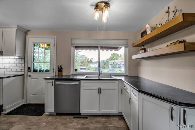 188 Dover Drive, West Seneca, NY 14224