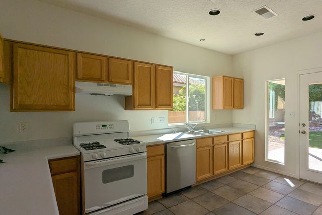 7604 Calle Armonia NE, Albuquerque, NM 87113